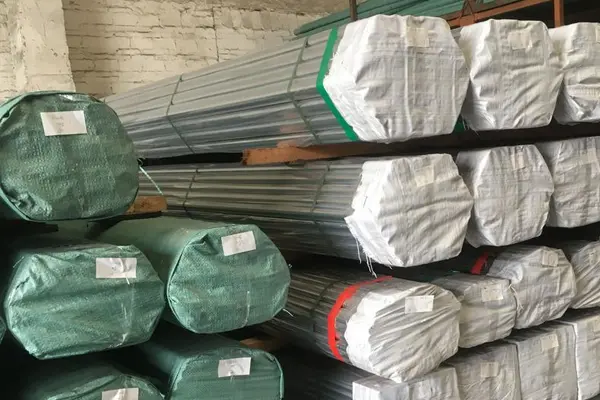 Stainless steel welded pipe packaging